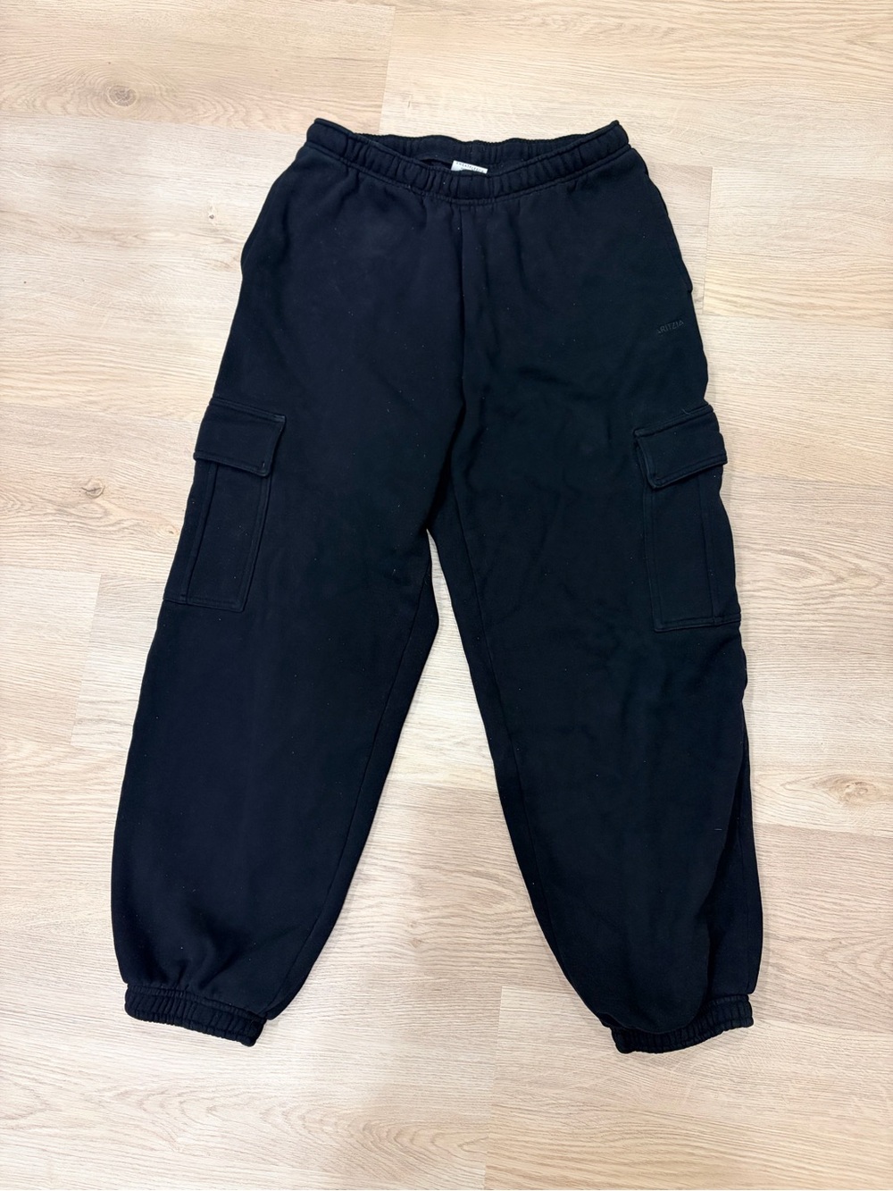 Aritzia Black Cargo Sweatfleece Mega Fit